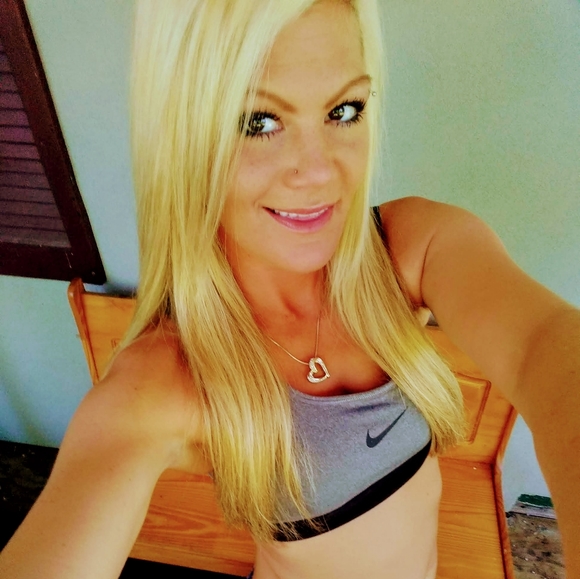 Meet your Posher, Jessica - Picture 1 of 1